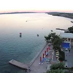 4m 4* Ražanac